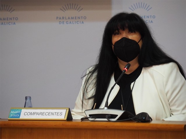 NUESTRA  DIRECTORA EN EL PARLAMENTO DE GALICIA 