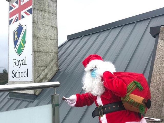 Papá Noel visita el Colegio British Royal School